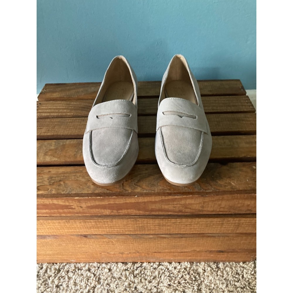 Naturalizer beige suede slip on penny loafers size 9M